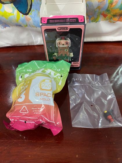 POP MART MEGA SPACE MOLLY V3ของแท้ รูปที่ 4