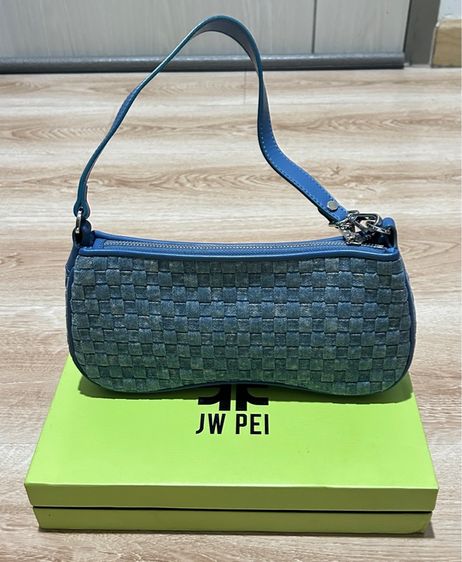 กระเป๋าสะพายไหล่ JW PEI Eva  สี Blue Denim Weave แท้ มือ 2  สภาพ 80 เปอร์เซ็น  รูปที่ 4