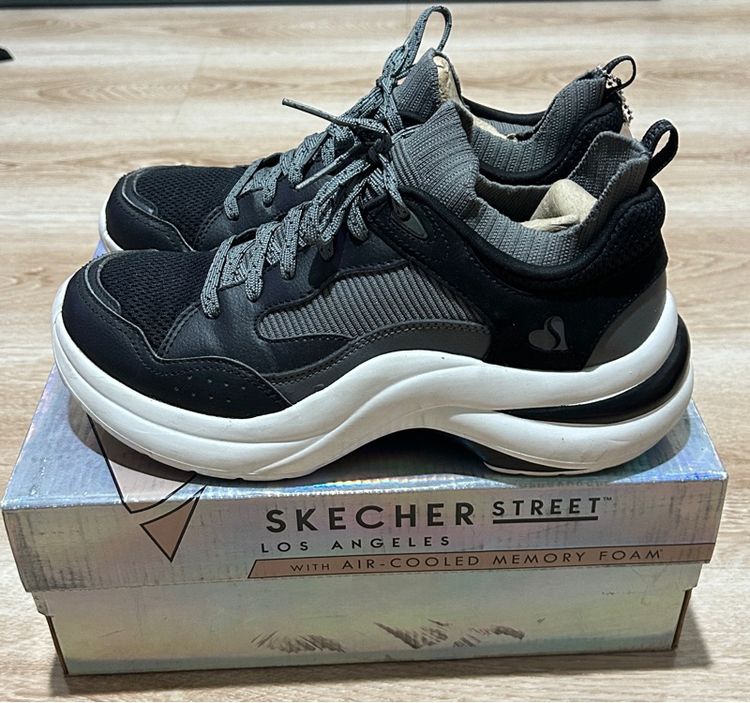 รองเท้าผ้าใบแฟชั่นสำหรับผู้หญิง Skechers Street™ Solei Low - Low Grooves แท้ มือ 2 สภาพ 80 เปอร์เซ็น เบอร์ 7  รูปที่ 4