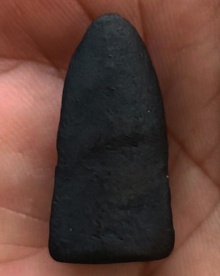 พระรอดเนื้อดินสีดำ พระบ้านเก่าเก็บหลายสิบปี สูง 2.5 ซ.ม. พร้อมกล่องเดิม พระแท้ไม่ทราบวัด รูปที่ 2