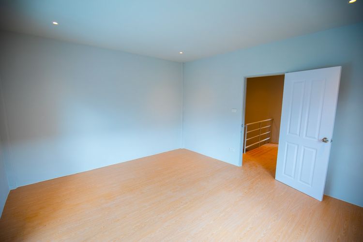 อื่นๆ มีบางส่วน 2025 ทาวน์โฮม รีโนเวทใหม่ทั้งหลัง ประชาอุทิศ 79 หลังมุม ฟีลบ้านเดี่ยว 2 ห้องนอน 2 ห้องน้ำ บ้านกว้างมาก จอดรถได้ 6 คัน รูปที่ 4