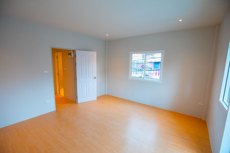 อื่นๆ มีบางส่วน 2025 ทาวน์โฮม รีโนเวทใหม่ทั้งหลัง ประชาอุทิศ 79 หลังมุม ฟีลบ้านเดี่ยว 2 ห้องนอน 2 ห้องน้ำ บ้านกว้างมาก จอดรถได้ 6 คัน รูปที่ 3