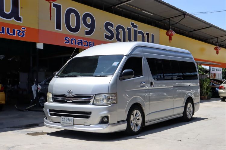 รถ Toyota Commuter 2.5 สี เงิน
