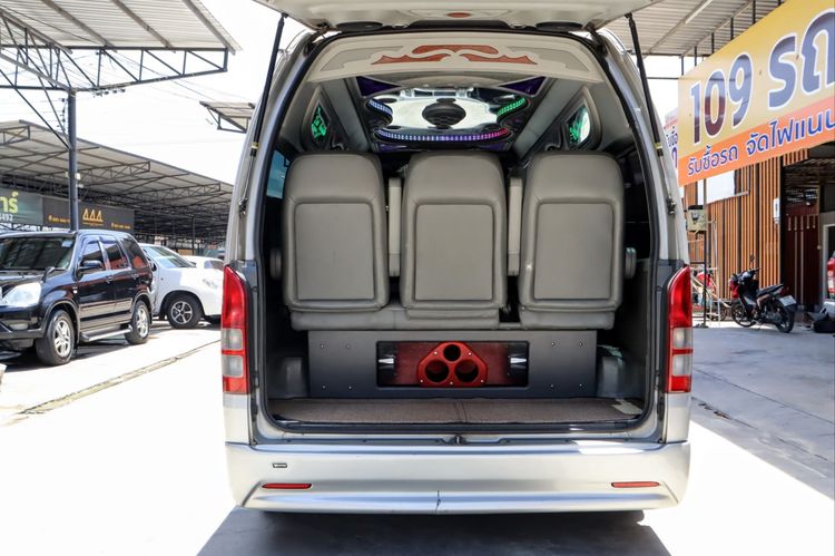 Toyota Commuter 2012 2.5 Van ดีเซล ไม่ติดแก๊ส เกียร์ธรรมดา เงิน รูปที่ 4