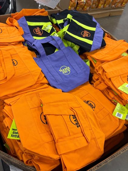 กระเป๋า Trader Joe’s รุ่นlimited🎃 รูปที่ 4