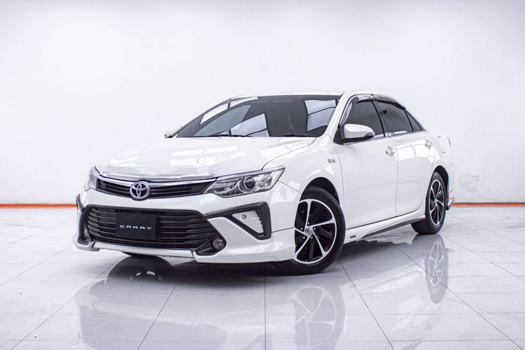 รถ Toyota Camry 2.0 G Extremo สี ขาว