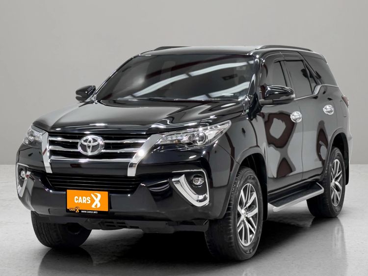 รถ Toyota Fortuner 2.4 V สี ดำ