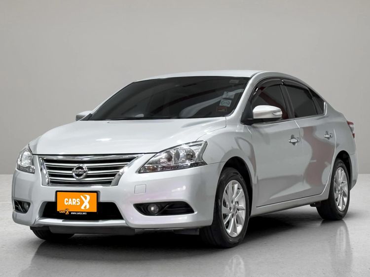 รถ Nissan Sylphy 1.8 V สี บรอนซ์เงิน
