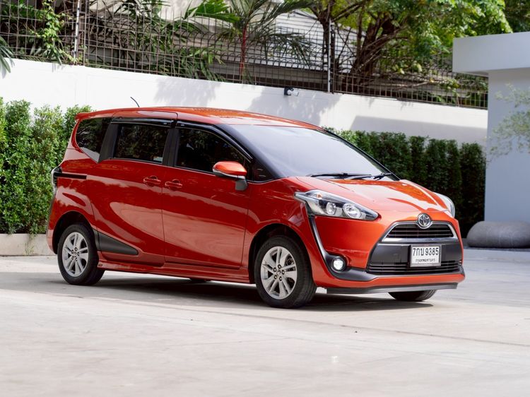 รถ Toyota Sienta 1.5 G สี ส้ม