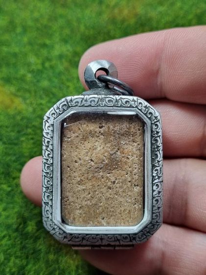 พระเนื้อดินหลวงพ่อปานขี่ครุฑเก่าๆ รูปที่ 2