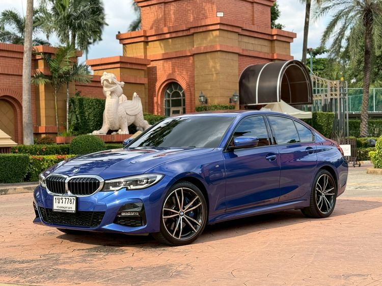 รถ BMW Series 3 330e สี น้ำเงิน