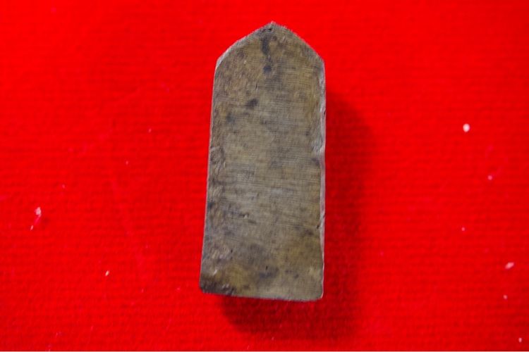 เหรียญหล่อท่านเจ้าคุณศรี(สนธิ์)วัดสุทัศน์ฯพิมพ์ปางห้ามสมุทรเนื้อทองเหลืองปี2494 รูปที่ 3