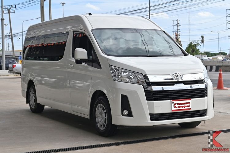 Toyota Commuter 2021 2.8 Van ดีเซล ไม่ติดแก๊ส เกียร์อัตโนมัติ ขาว
