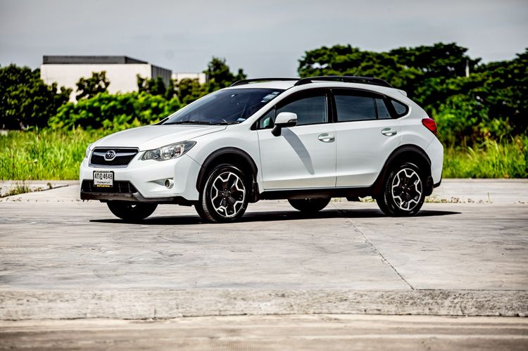 Subaru XV 2013 2.0 4WD Utility-car เบนซิน ไม่ติดแก๊ส เกียร์อัตโนมัติ ขาว รูปที่ 3