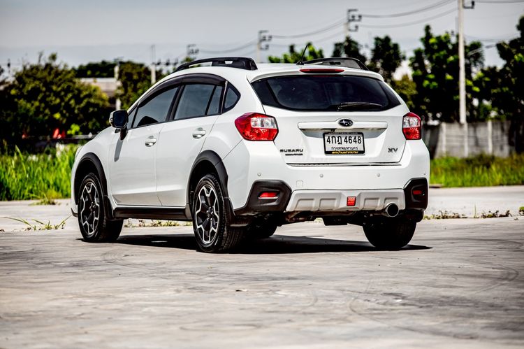 Subaru XV 2013 2.0 4WD Utility-car เบนซิน ไม่ติดแก๊ส เกียร์อัตโนมัติ ขาว รูปที่ 4