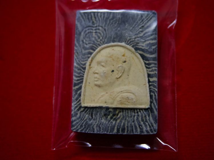 พระสมเด็จแพ 9 พัน เนื้อผงสายรุ้ง ของหลวงพ่อแพ วัดพิกุลทอง จังหวัดสิงห์บุรี ฝ รูปที่ 2