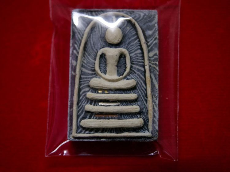 พระสมเด็จแพ 9 พัน เนื้อผงสายรุ้ง ของหลวงพ่อแพ วัดพิกุลทอง จังหวัดสิงห์บุรี ฝ