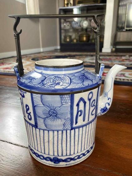 กาน้ำชาพอร์ซเลนสีน้ำเงินและสีขาวของจีน รูปที่ 2