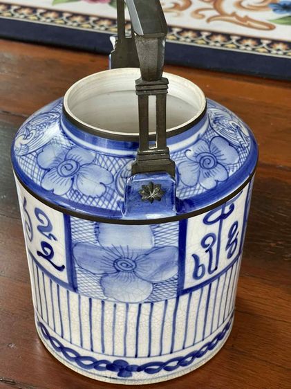 กาน้ำชาพอร์ซเลนสีน้ำเงินและสีขาวของจีน รูปที่ 17