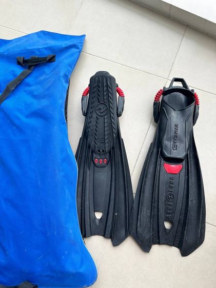 Aqualung Storm ScubaSnorkel Fins  Travel Bungee Strap - EU 39-42  US 7-9 - Like New