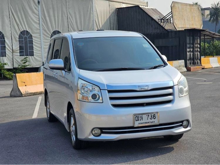 รถ Toyota Townace Noah รุ่นย่อยอื่นๆ สี บรอนซ์เงิน