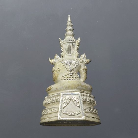 พระพุทธมหามณีรัตนปฏิมากร (พระแก้วมรกต) เนื้อเงิน รุ่นเฉลิมพระเกียรติ วัดพระศรีรัตนศาสดาราม ปี2543 พร้อมกล่องเดิมๆ รูปที่ 4