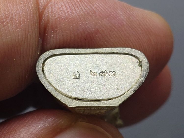 พระพุทธมหามณีรัตนปฏิมากร (พระแก้วมรกต) เนื้อเงิน รุ่นเฉลิมพระเกียรติ วัดพระศรีรัตนศาสดาราม ปี2543 พร้อมกล่องเดิมๆ รูปที่ 7