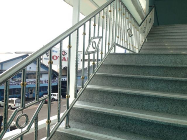 รับทำติดตั้ง รางน้ำฝนสแตนเลส สังกะสี ปล่องควัน ลูกหมุนระบายอากาศ ประตูรั้ว ราวบันได ราวกันตก โครงหลังคา กันสาด งานสแตนเลสทุกชนิด รูปที่ 10