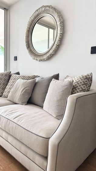 โซฟา chanintr แบรนด์หรู ยกเซ็ท รวมหมอน สภาพ90 รูปที่ 4