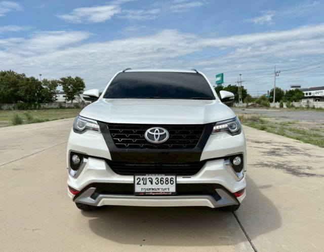 Toyota Fortuner 2017 2.4 V Utility-car ดีเซล ไม่ติดแก๊ส เกียร์อัตโนมัติ ขาว รูปที่ 3