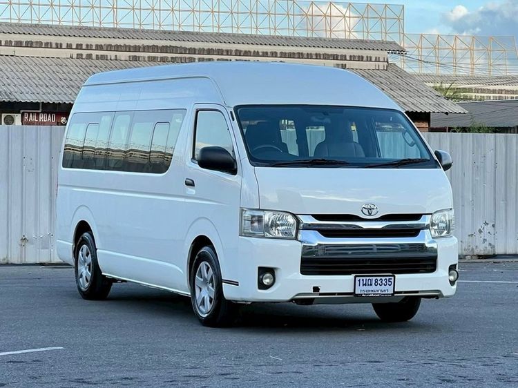 รถ Toyota Commuter 3.0 สี ขาว