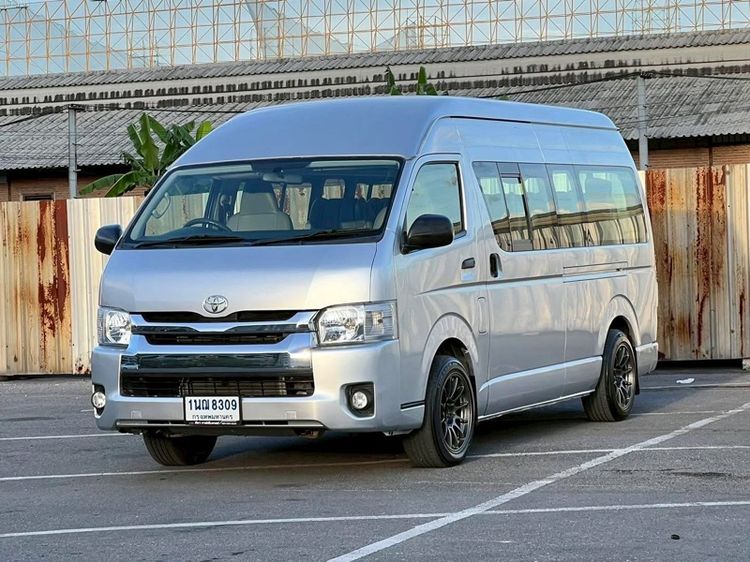 รถ Toyota Commuter 3.0 สี เทา