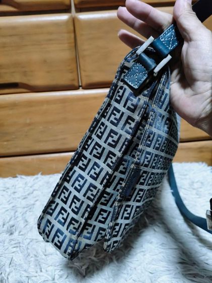 กระเป๋าสะพายข้าง FENDIแท้ รูปที่ 6