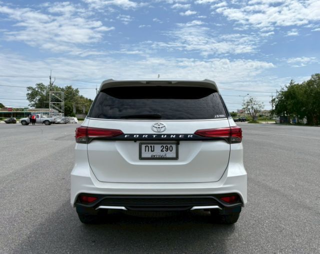 Toyota Fortuner 2019 2.4 V Utility-car ดีเซล ไม่ติดแก๊ส เกียร์อัตโนมัติ ขาว รูปที่ 2