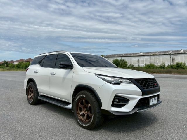 Toyota Fortuner 2019 2.4 V Utility-car ดีเซล ไม่ติดแก๊ส เกียร์อัตโนมัติ ขาว รูปที่ 3