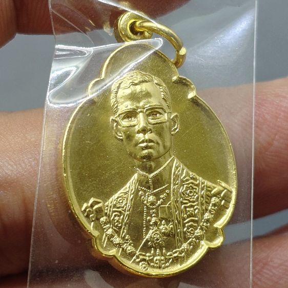 เหรียญที่ระลึก 4 รอบ ในหลวง รัชกาลที่9 กะหลั่ยทอง ปี2518 "บล็อกเกษา 3 เส้น ไม่ผ่านใช้ สวย รูปที่ 4