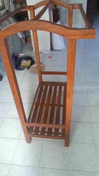 ราวเเขวนเสื้อผ้าไม้