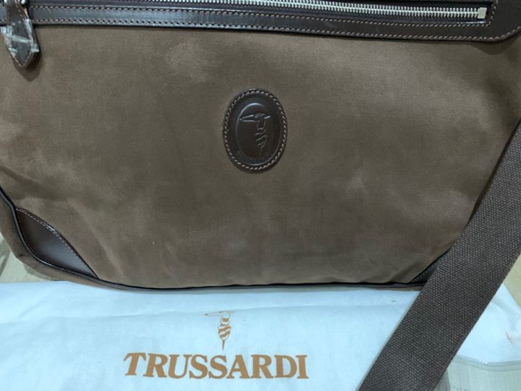 กระเป๋าสะพาย crossbodybag ของ TRUSSSARDI ซื้อมาจาก Italy ใหม่มาก ซื้อมาหลักหมื่น ยังไม่ผ่านการใช้งาน ผ้าแคนวาสสีน้ำตาล ทนสุดๆ แบรนด์ ITALY  รูปที่ 2