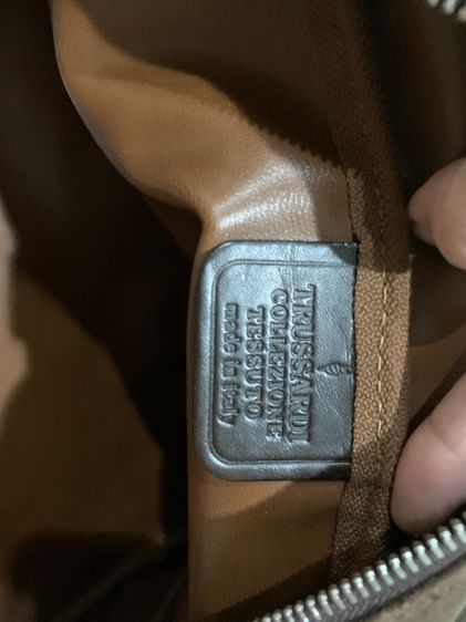 กระเป๋าสะพาย crossbodybag ของ TRUSSSARDI ซื้อมาจาก Italy ใหม่มาก ซื้อมาหลักหมื่น ยังไม่ผ่านการใช้งาน ผ้าแคนวาสสีน้ำตาล ทนสุดๆ แบรนด์ ITALY  รูปที่ 10