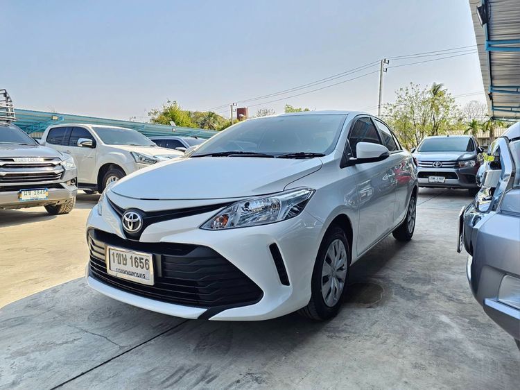 รถ Toyota Vios 1.5 Entry สี ขาว