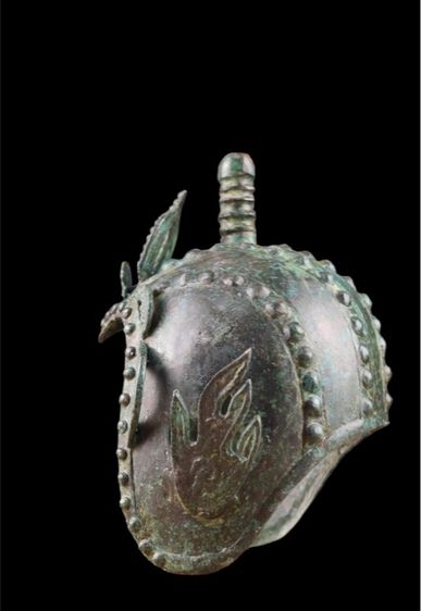 หมวกรูปมนุษย์สำริดโบราณ รูปที่ 4