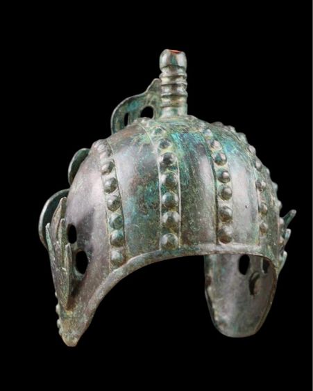 หมวกรูปมนุษย์สำริดโบราณ รูปที่ 2