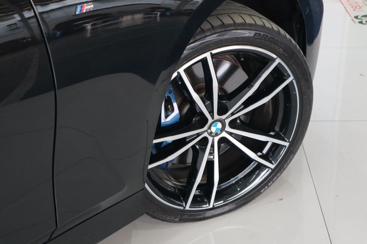 BMW Series 3 2020 330e Sedan ปลั๊กอินไฮบริด (PHEV) ไม่ติดแก๊ส เกียร์อัตโนมัติ ดำ รูปที่ 2