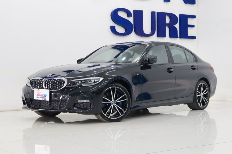 รถ BMW Series 3 330e สี ดำ