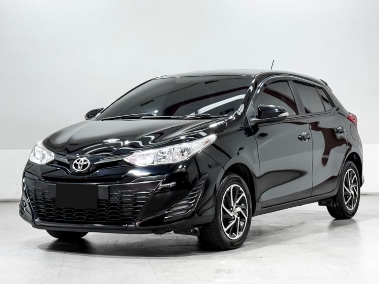 รถ Toyota Yaris 1.2 E สี ดำ