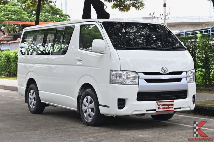 รถ Toyota Hiace 3.0 Economy สี ขาว