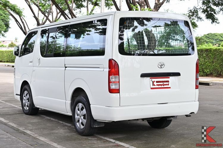 Toyota Hiace 2016 3.0 Economy Van ดีเซล ไม่ติดแก๊ส เกียร์ธรรมดา ขาว รูปที่ 3