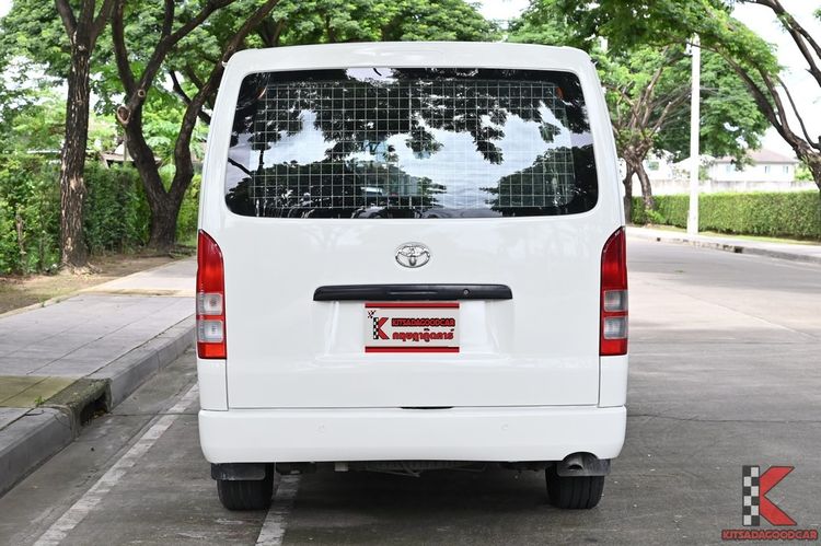 Toyota Hiace 2016 3.0 Economy Van ดีเซล ไม่ติดแก๊ส เกียร์ธรรมดา ขาว รูปที่ 4