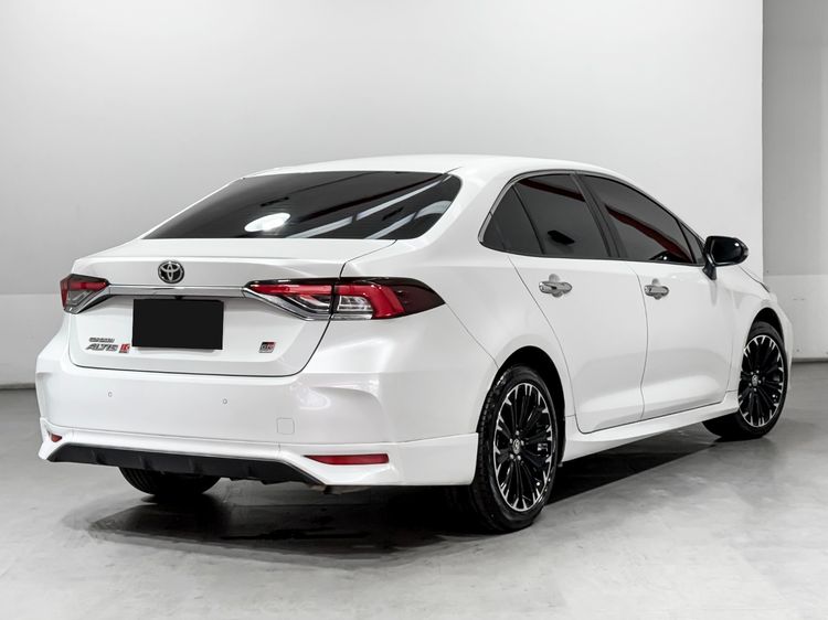 Toyota Altis 2022 1.8 GR Sport CVT Sedan เบนซิน เกียร์อัตโนมัติ ขาว รูปที่ 4