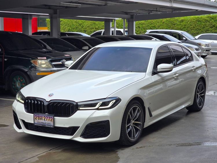 รถ BMW Series 5 520d สี ขาว